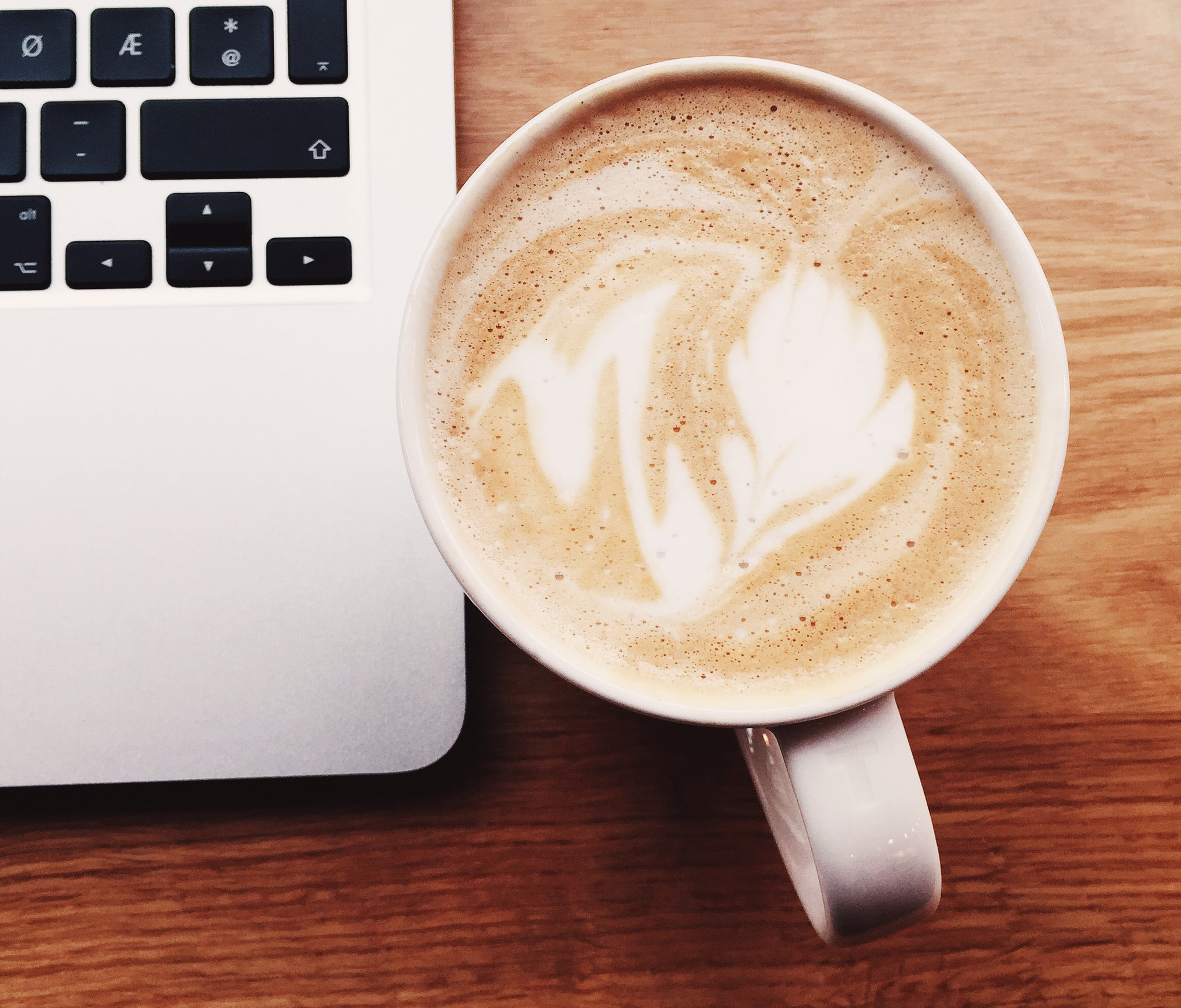 Kafékontor: MacBook og Caffé Latte!